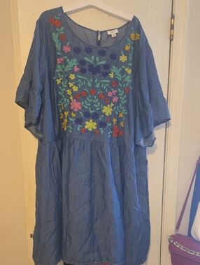 Crown & Ivy Women's Floral Embroidered Denim Dress, Medium Wash, Blue, Size 4X